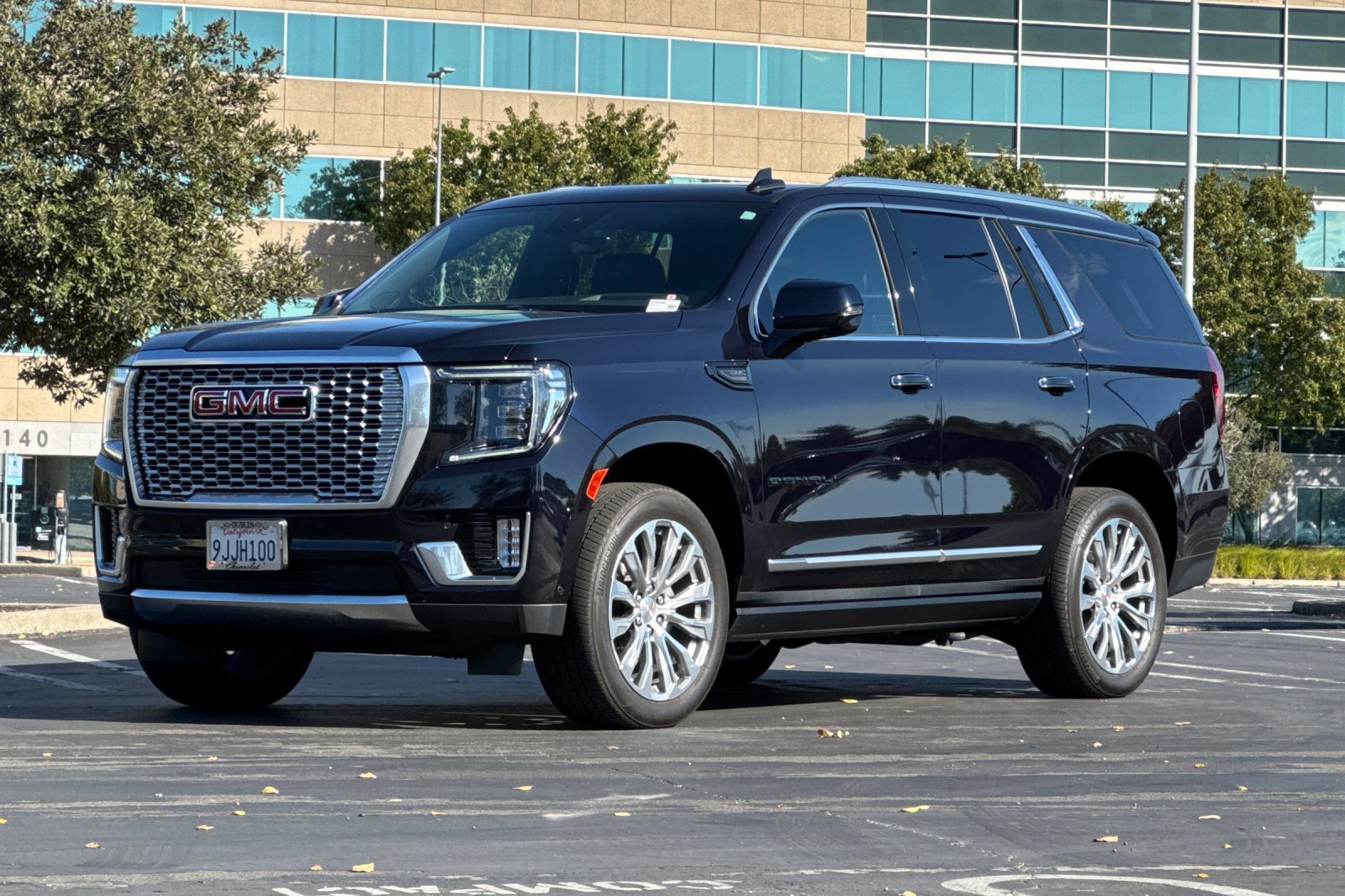 Used 2023 GMC Yukon Denali w/ Denali Reserve Package AWD/4WD image 8
