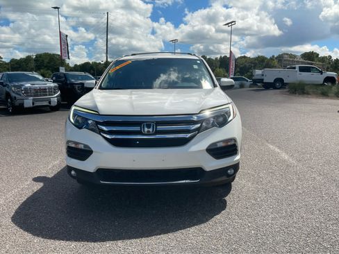 Used 2017 Honda Pilot Touring image 2