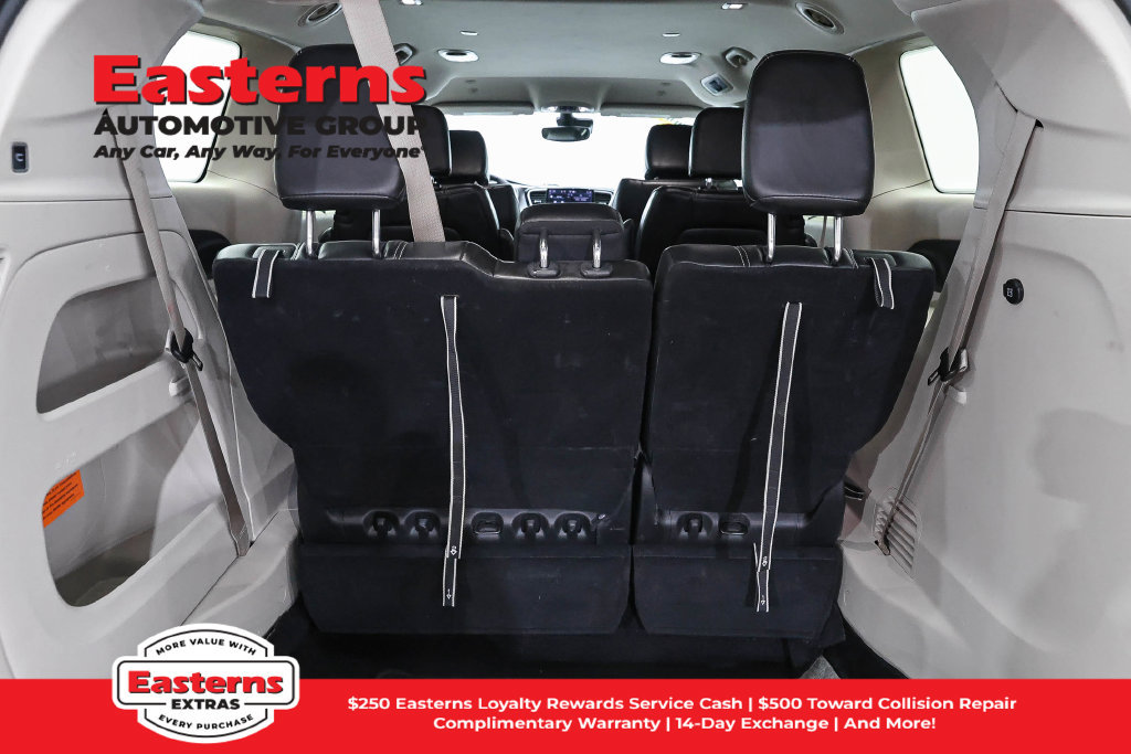 Used 2024 Chrysler Pacifica Touring-L FWD image 10