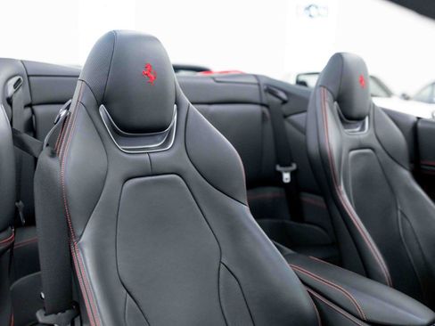 Used 2019 Ferrari Portofino RWD image 73