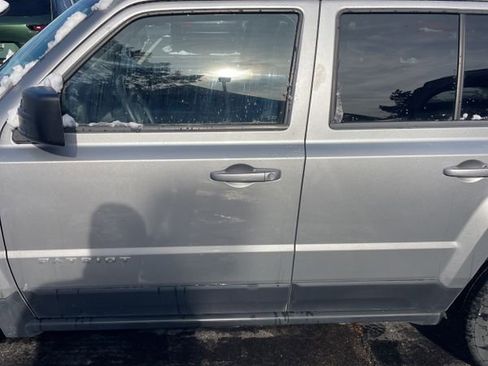 Used 2015 Jeep Patriot Latitude image 4