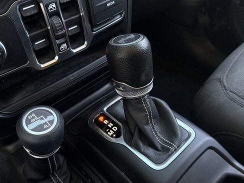 Used 2023 Jeep Wrangler Unlimited Sahara AWD/4WD image 19