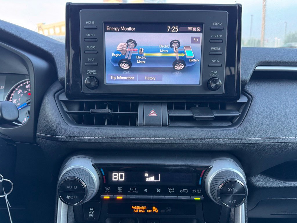 Used 2019 Toyota RAV4 LE AWD/4WD image 2