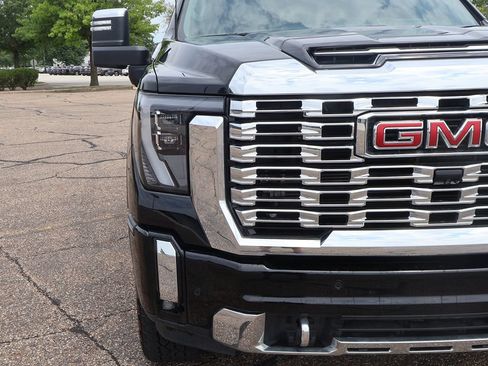 Used 2025 GMC Sierra 3500 Denali w/ Denali Reserve Package AWD/4WD image 16