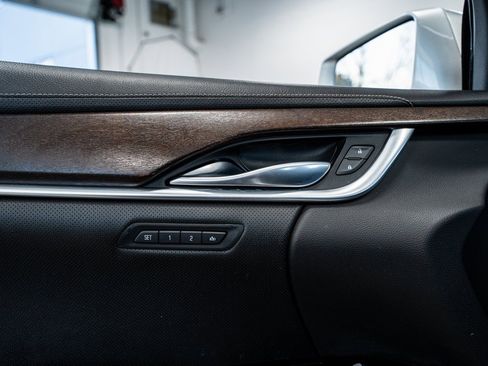 Used 2018 Cadillac XTS Luxury image 31