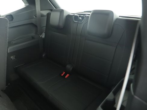 Used 2020 Volkswagen Tiguan SE R-Line image 24