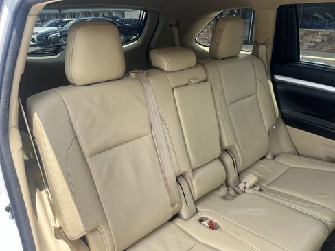 Used 2018 Toyota Highlander XLE image 34