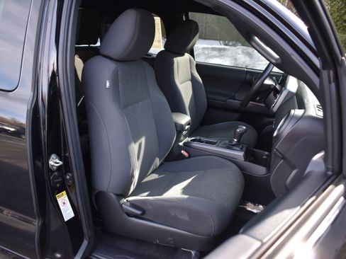 Used 2016 Toyota Tacoma TRD Sport w/ Towing Package image 25