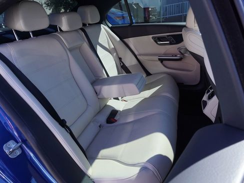 Used 2025 Mercedes-Benz C 300 Sedan image 9