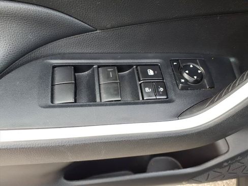 Used 2021 Toyota RAV4 LE AWD/4WD image 26