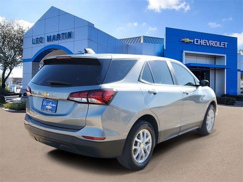 Used 2023 Chevrolet Equinox LS image 3