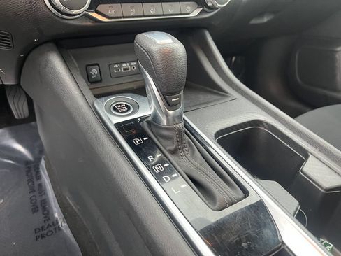 Used 2024 Nissan Sentra SV FWD image 34