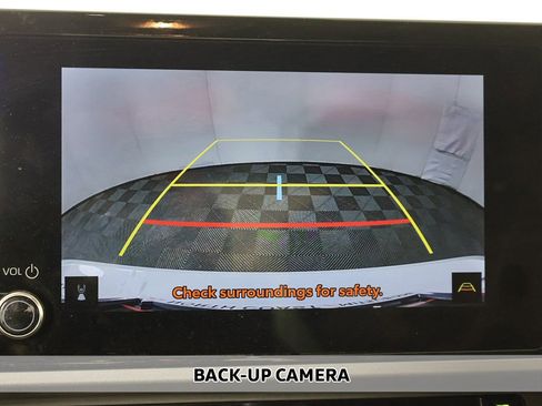 Used 2025 Toyota Camry SE FWD image 5