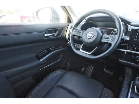 Certified 2025 Nissan Pathfinder SL w/ SL Premium Package FWD image 11