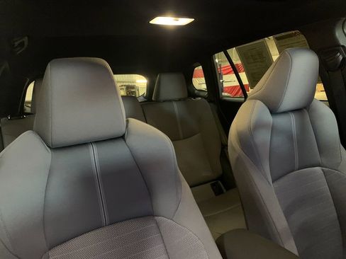 Used 2025 Toyota Corolla Cross AWD Hybrid w/ Moonroof Package image 19