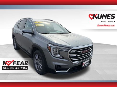Used 2024 GMC Terrain SLT image 1