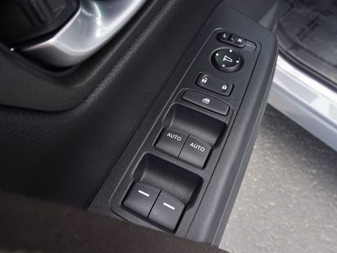 Used 2025 Honda CR-V EX image 16