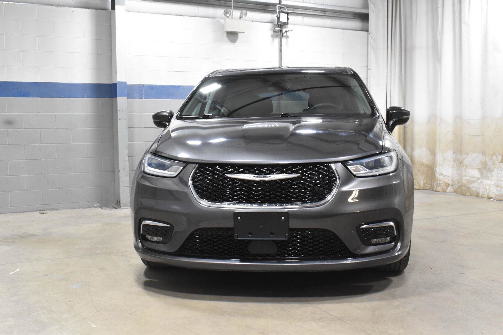 Used 2023 Chrysler Pacifica Touring-L FWD image 29