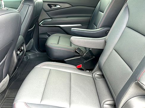 Used 2025 Chevrolet Traverse Z71 AWD/4WD image 19