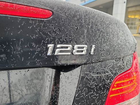 Used 2009 BMW 128i Convertible image 7