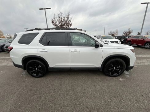 Used 2025 Honda Pilot Black Edition image 10