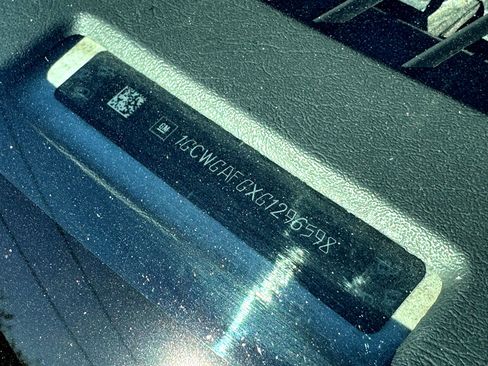 Used 2016 Chevrolet Express 2500 image 30