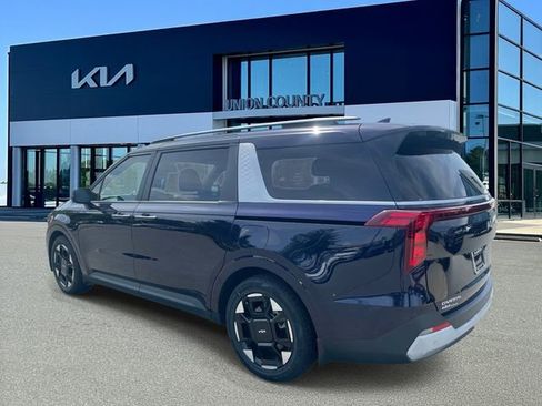 Certified 2025 Kia Carnival EX FWD image 4