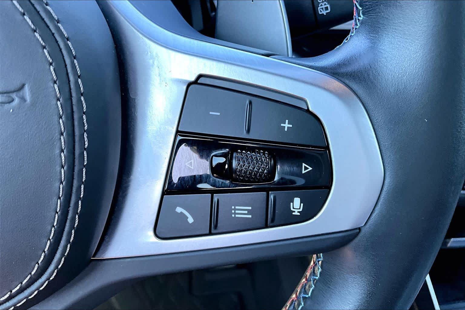 Used 2025 BMW X7 M60i AWD/4WD image 25