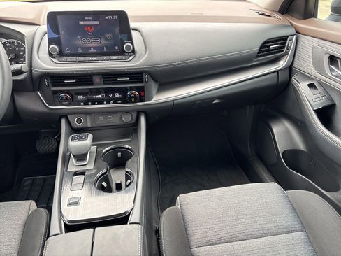 Used 2023 Nissan Rogue SV image 27