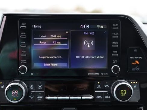 Used 2021 Toyota Highlander XLE image 24