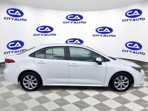 Used 2024 Toyota Corolla LE image 2