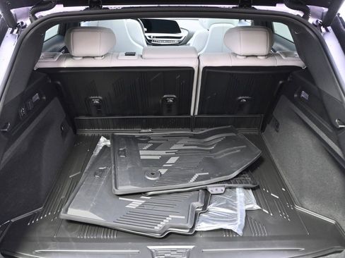 New 2025 Cadillac Lyriq Luxury image 19