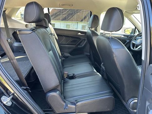 Used 2023 Volkswagen Tiguan SE image 43