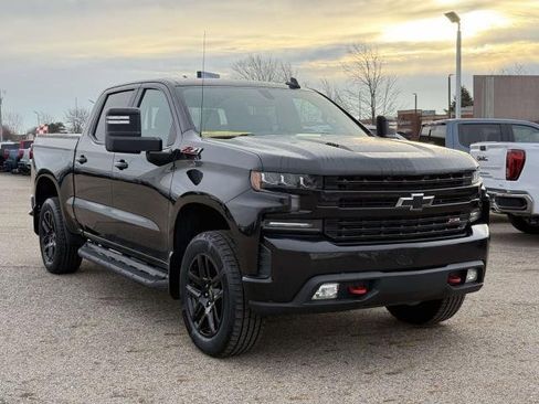 Used 2020 Chevrolet Silverado 1500 LT Trail Boss w/ Midnight Edition image 4