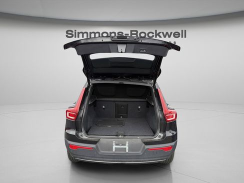 Used 2024 Volvo XC40 B5 Core AWD/4WD image 7