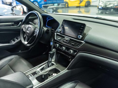 Used 2018 Honda Accord Sport image 14
