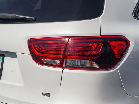 Used 2019 Kia Sorento AWD V6 image 8