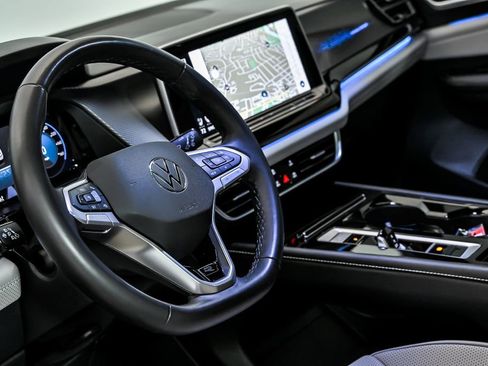 Certified 2025 Volkswagen Atlas Cross Sport SEL Premium R-Line AWD/4WD image 16