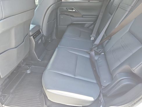 Used 2024 Lexus GX 550 w/ Accessory Package (2T) AWD/4WD image 17