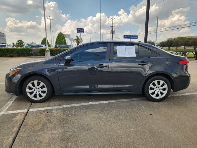 Used 2025 Toyota Corolla LE FWD image 4