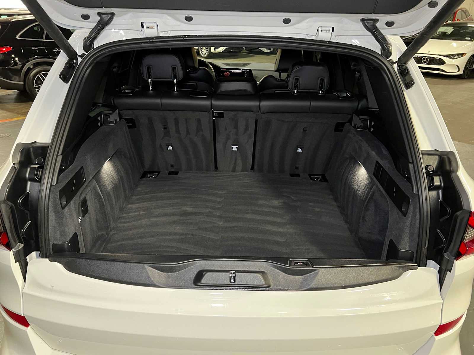 Used 2023 BMW X5 xDrive40i w/ M Sport Package AWD/4WD image 16