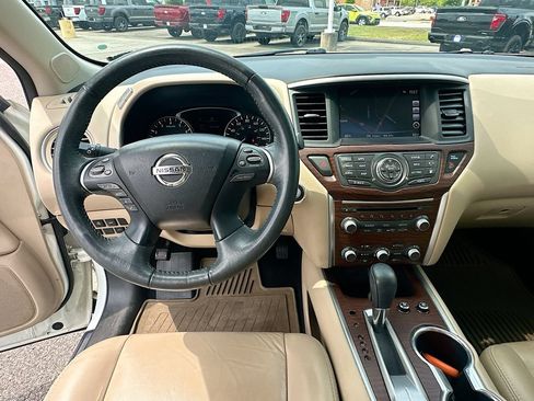Used 2018 Nissan Pathfinder Platinum FWD image 19