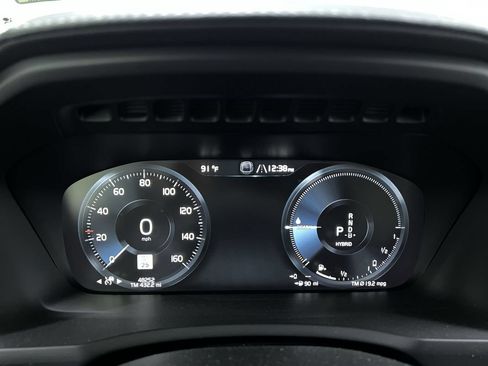 Used 2022 Volvo XC90 T8 R-Design w/ Advanced Package AWD/4WD image 19