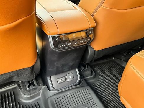 Used 2023 Toyota Highlander Platinum AWD/4WD image 50