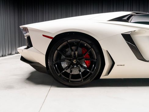 Used 2015 Lamborghini Aventador LP 700-4 image 41