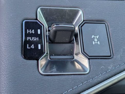 Used 2024 Lexus GX 550 w/ Accessory Package (31) AWD/4WD image 30