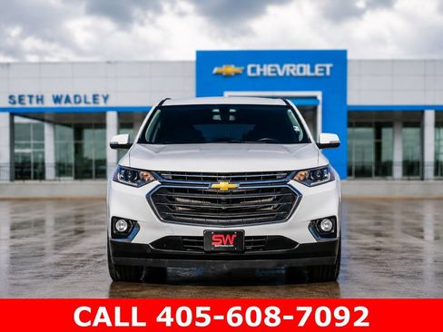 Used 2020 Chevrolet Traverse LT FWD image 2
