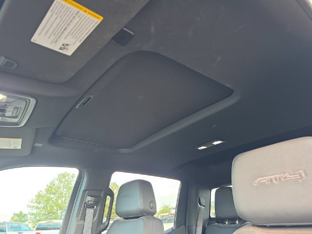 Used 2024 GMC Sierra 1500 AT4 w/ Technology Package AWD/4WD image 18