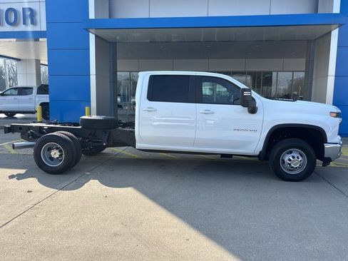 New 2026 Chevrolet Silverado 3500 LT w/ Convenience Package AWD/4WD image 2