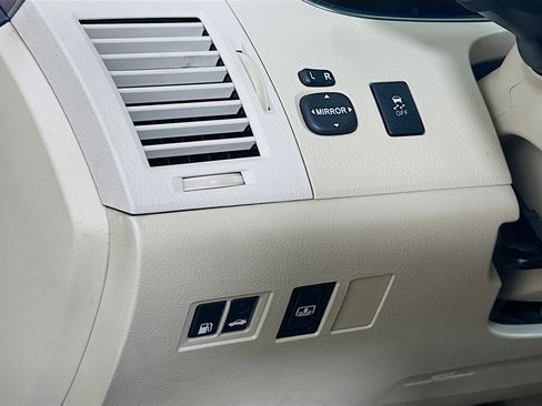 Used 2012 Toyota Avalon Limited image 16